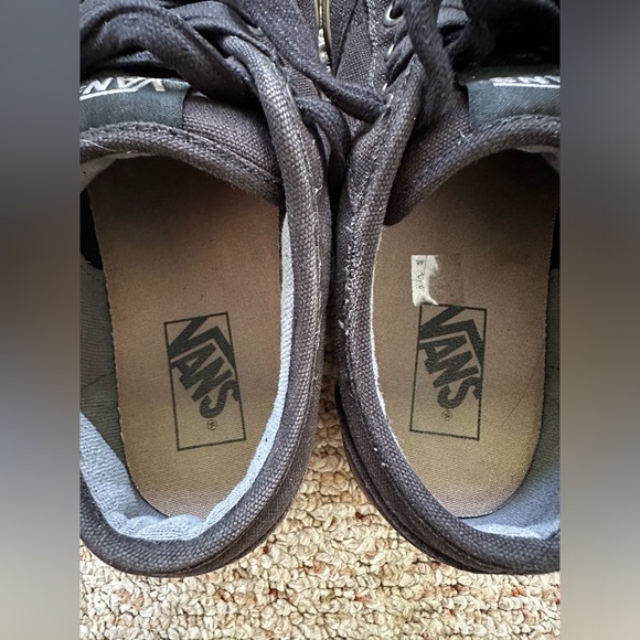 Men’s size 8.5 black Vans shoes - Picture 4 of 7